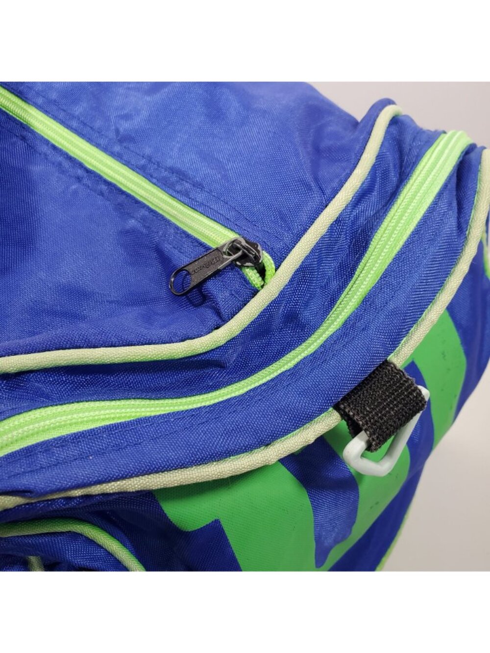 Wilson Blue Nylon Duffle Vintage Gym Bag Neon Green Travel Zippered - Picture 6 of 16